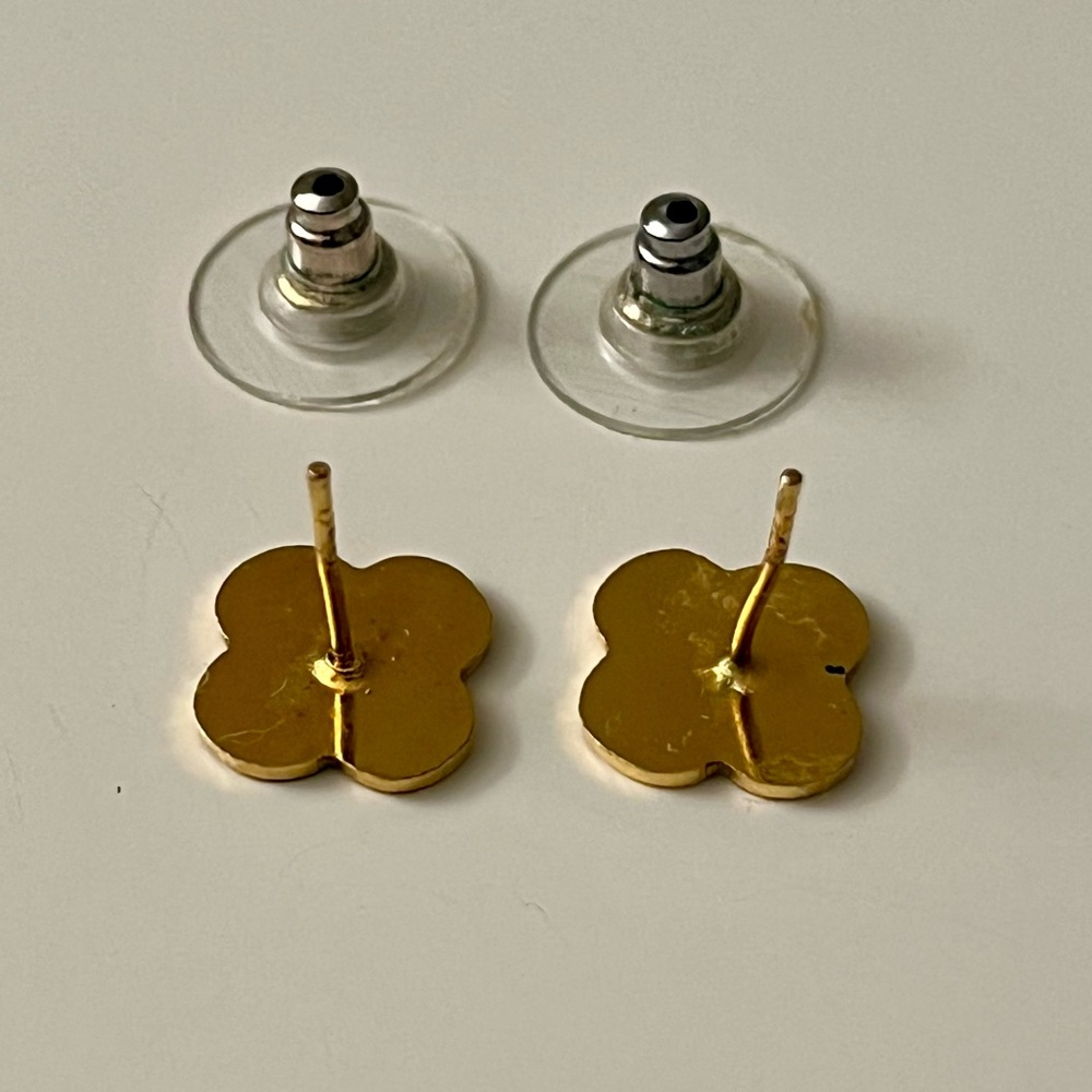 ❤️🔥 Blue Gold Clover Post Back Stud Earrings - Picture 4 of 4